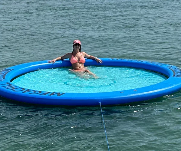 megachill_royal_blue_chloe_friend_solo